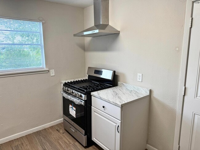 Building Photo - 2813 Roanoke Dr