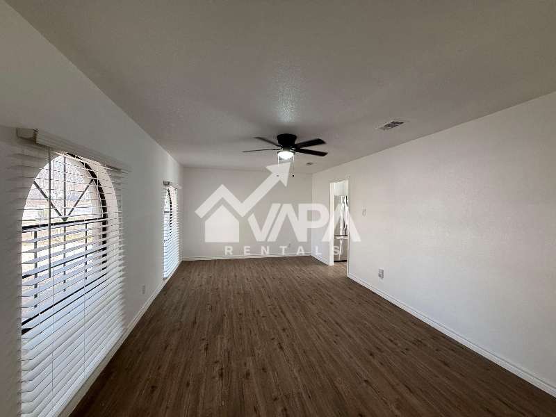 Building Photo - 194 High Oak