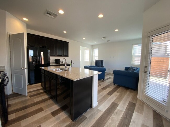 Building Photo - Gorgeous Home in Gated Community!