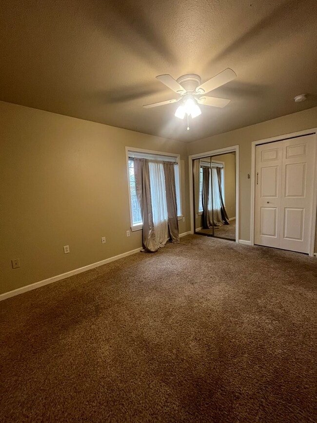 Building Photo - 3-Bedroom 2.5-Bathroom home in Eugene