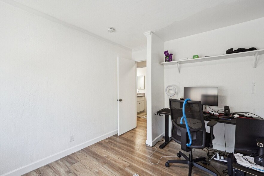 Building Photo - 359 Pantano Cir