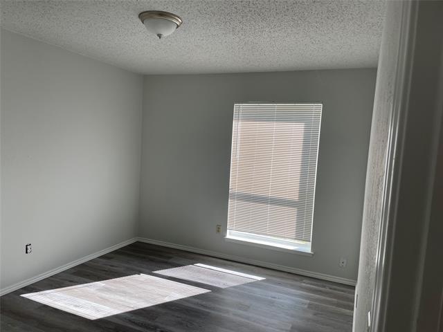 Building Photo - 2921 Village Crest Cir