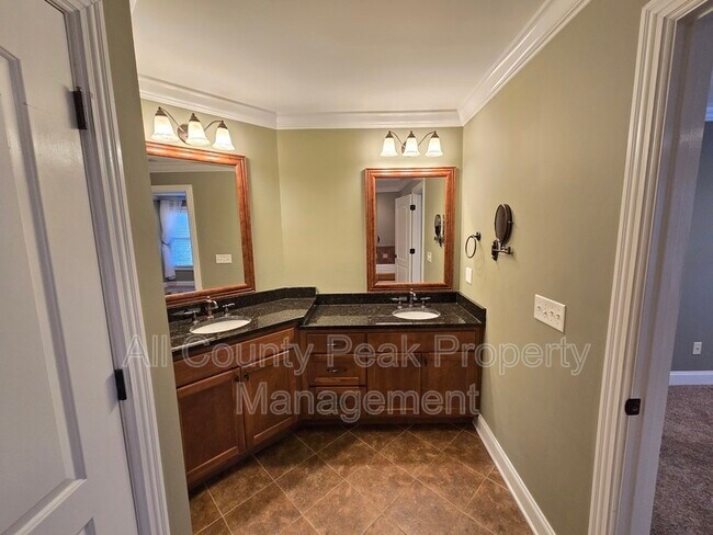 Building Photo - 216 Shady Ridge Ln