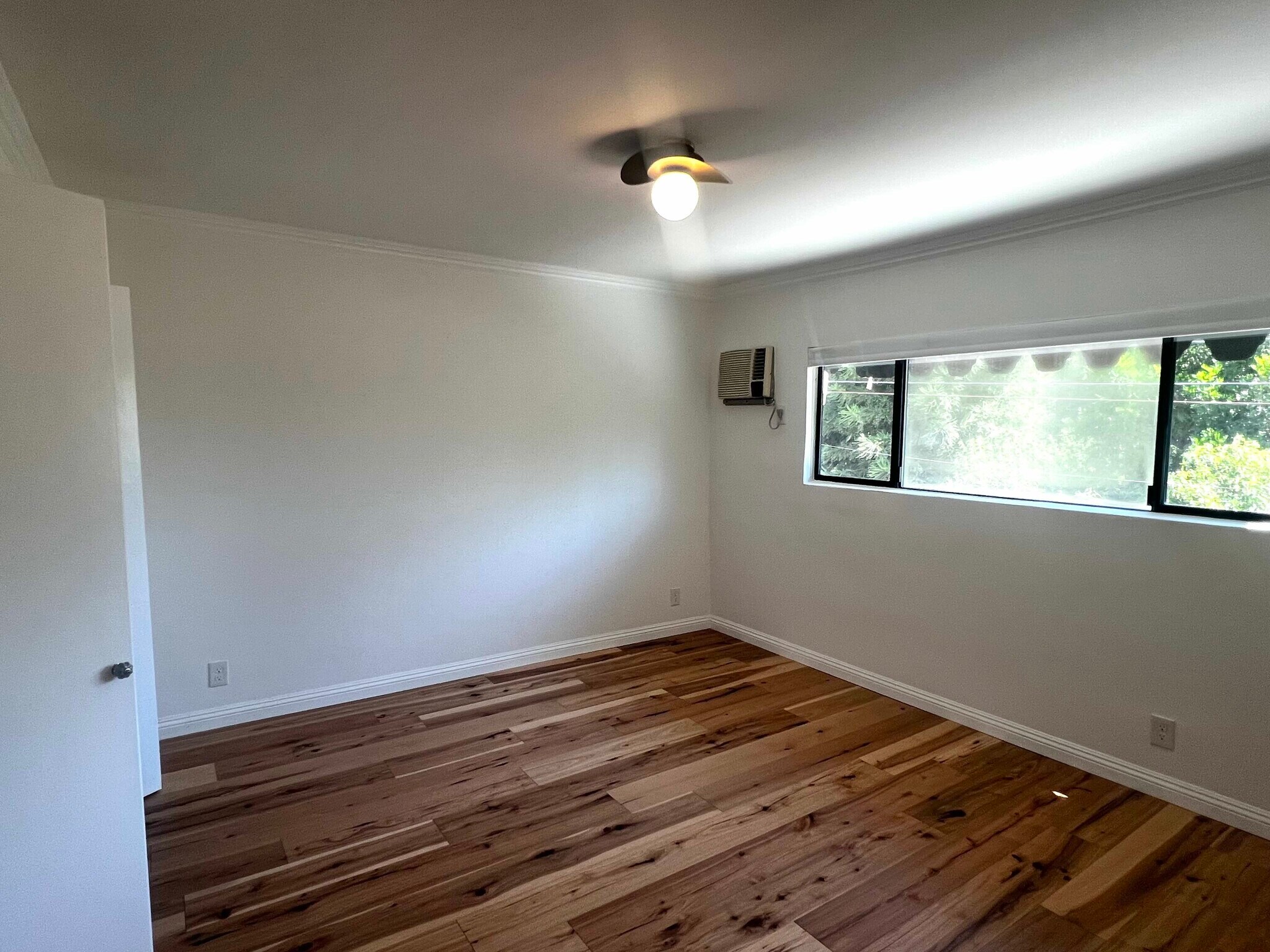 Building Photo - 2520 North Beachwood Drive