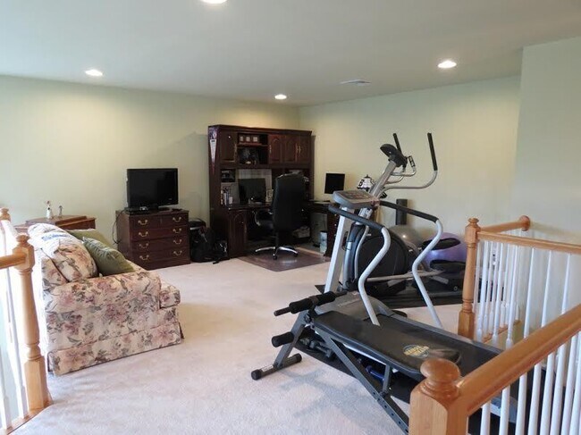 Building Photo - Newington Ridge Toll Brothers Luxury Townh...