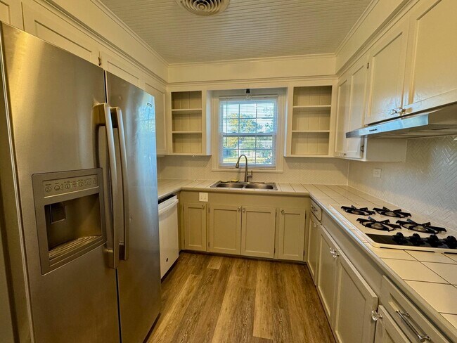 Building Photo - 1114 10th St