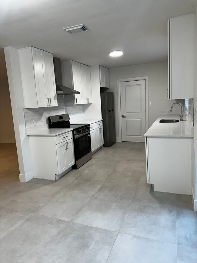 Building Photo - 3 Bedroom , 2 Bath in Orlando!