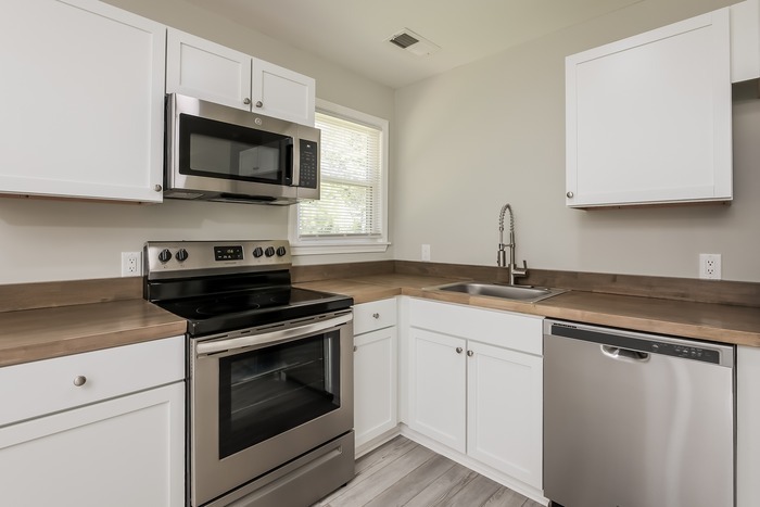 Building Photo - 1885 Hazelwood Dr