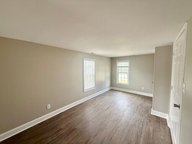 Building Photo - Three bedroom, 2.5 bath house in Graham