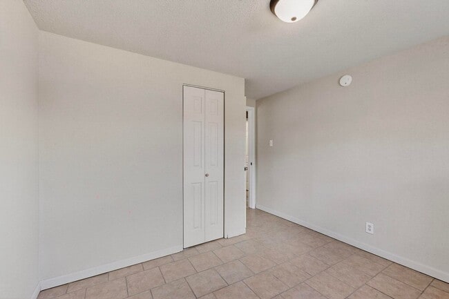 Building Photo - NE 3 bedroom 1 bath 1348/sf