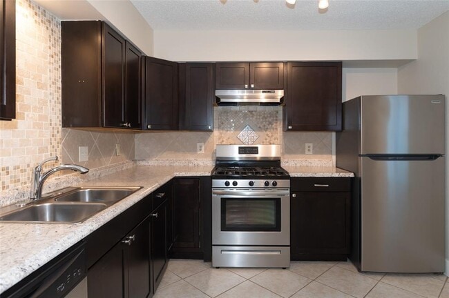 Building Photo - 1407 Click Cove
