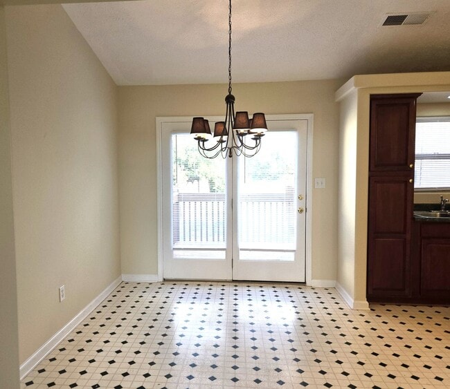 Building Photo - Spring Valley 3 Bedroom one level home !      250916