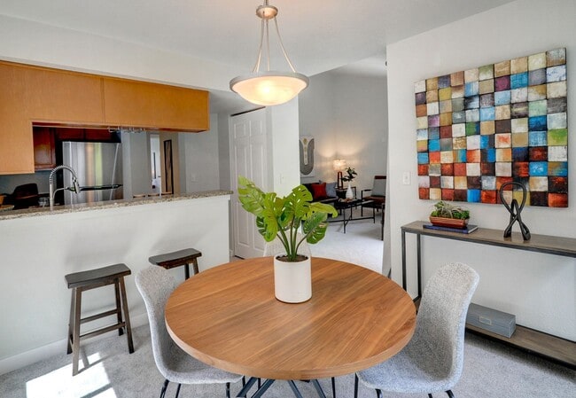 Building Photo - 2bd/1ba Kirkland Condo