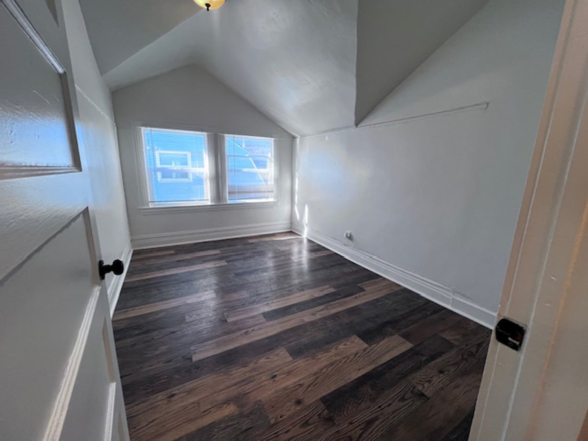 Building Photo - 722 30th St