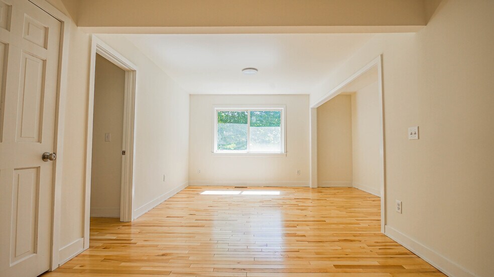 Building Photo - 25 Oakleaf Dr