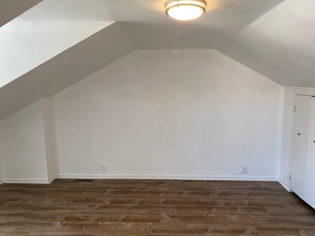 Building Photo - 81 S 11th St