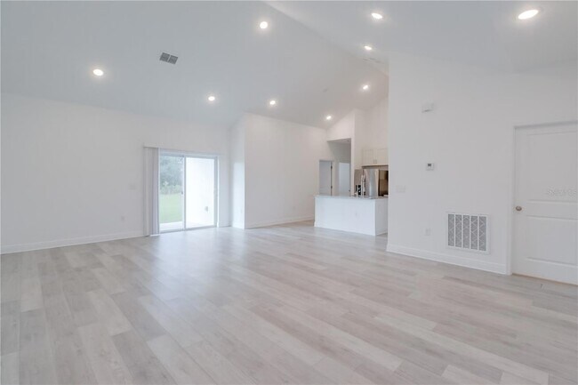 Building Photo - 2776 SW 142nd Ln