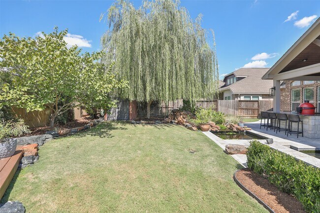 Building Photo - 2215 Tonkawa Trl
