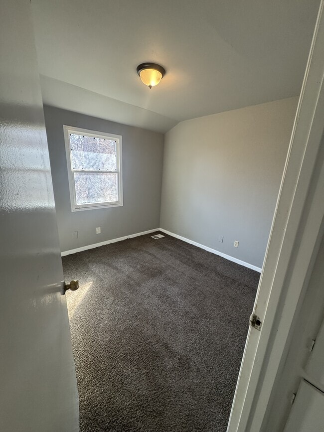 Building Photo - 919 SW Croix Pl