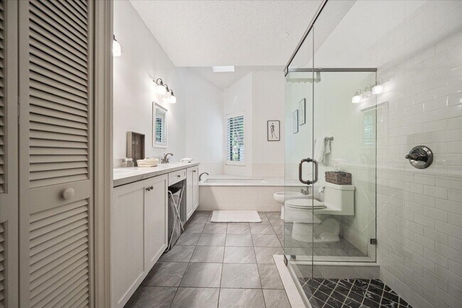 Building Photo - 2585 Sheltingham Dr