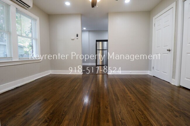 Building Photo - 345 S Zunis Ave