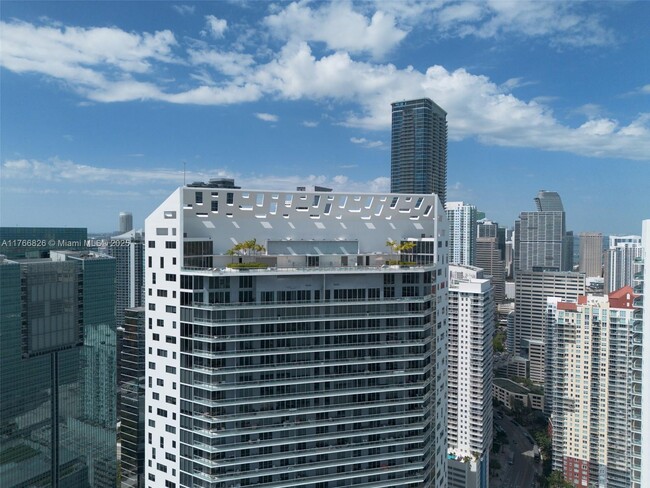 Building Photo - 1300 Brickell Bay Dr