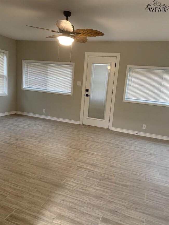 Building Photo - 4111 Stearns Ave