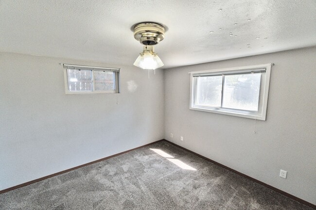 Building Photo - 908/910 East Rockwell Avenue