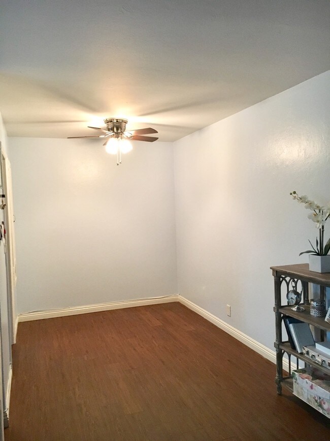 Dining Room - 4435 E Ocean Blvd