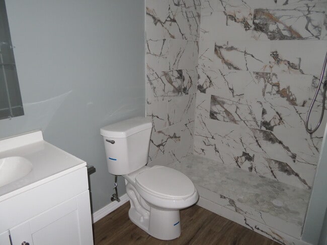 Building Photo - 135 Lake Carol Dr