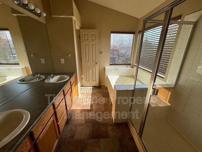 Building Photo - 7357 Legend Hill Dr