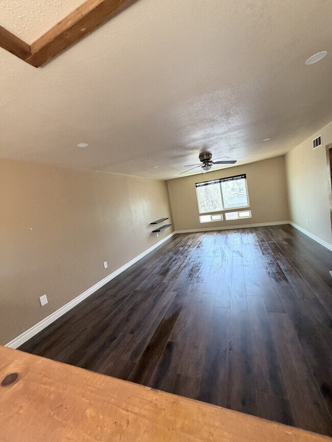 Building Photo - 4554 Estate Dr