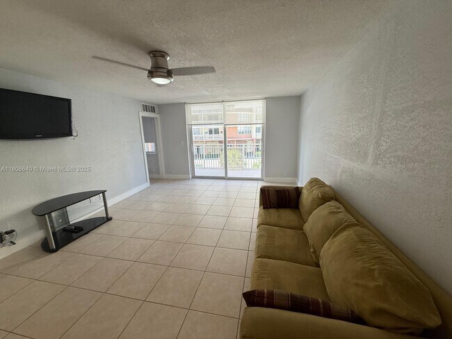 Building Photo - 1801 S Ocean Dr