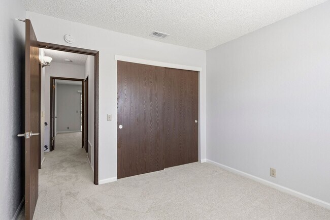Building Photo - 7235 Cinnamon Cir