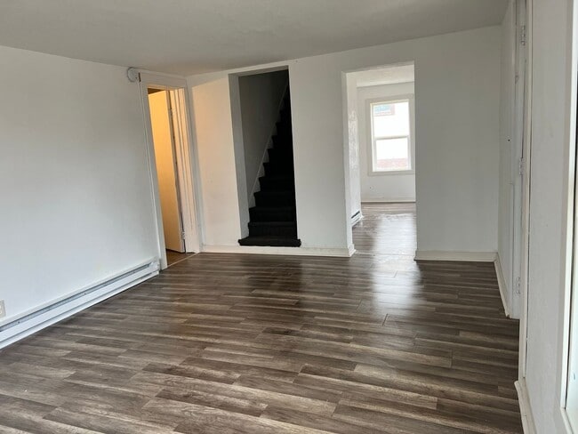 Primary Photo - 3 Bedrooms, 1 Bathrooms Single Family Home...