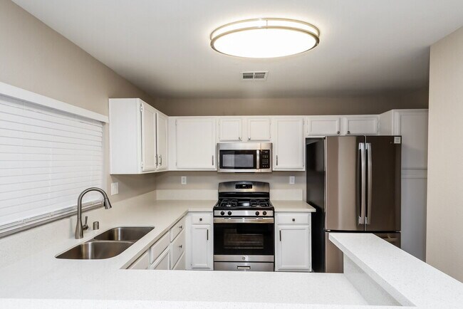 Building Photo - 425 Raindance Dr