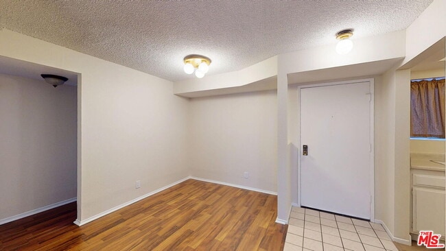 Building Photo - 15215 Magnolia Blvd