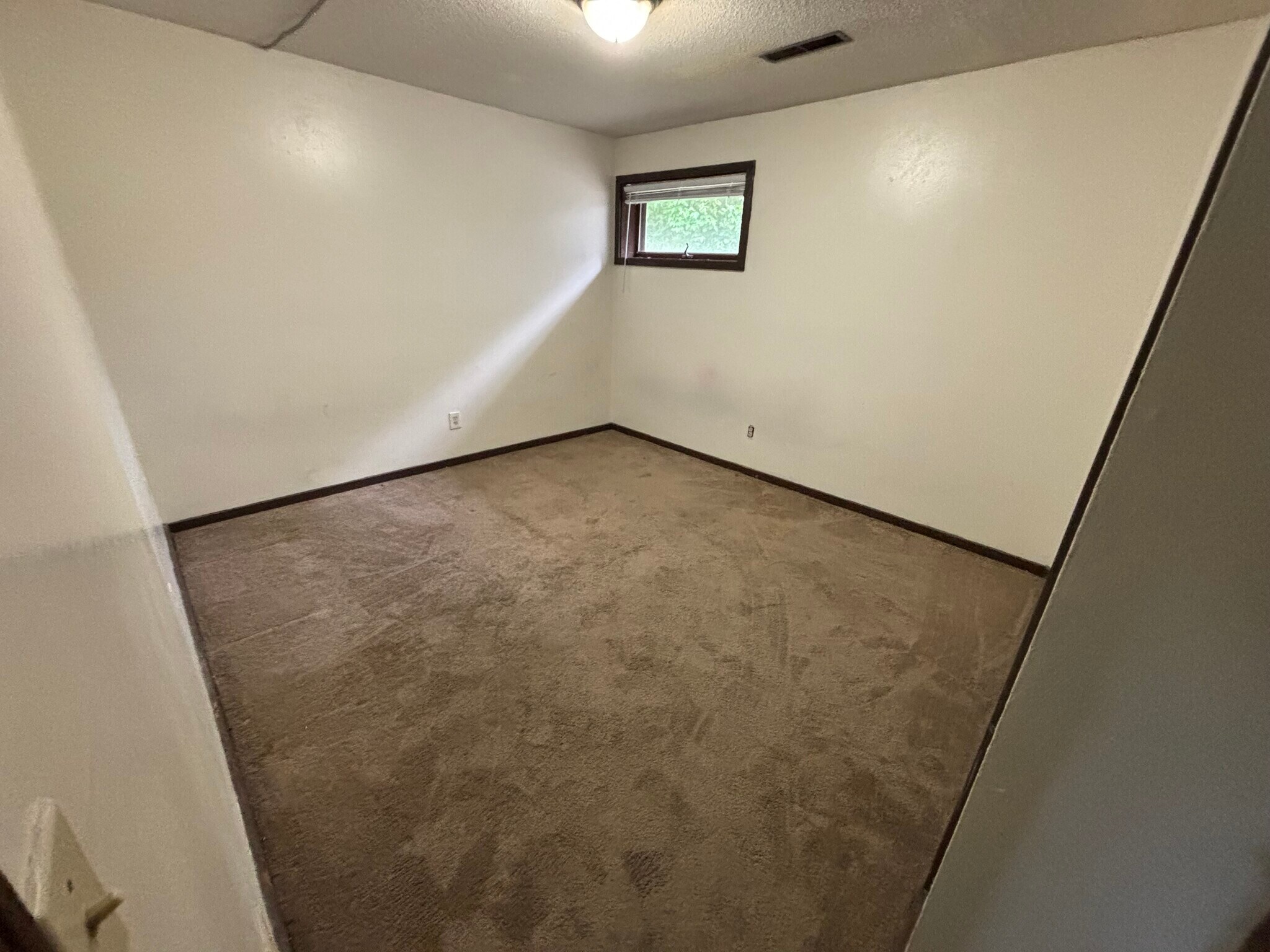 Building Photo - 3016 Alpine Dr