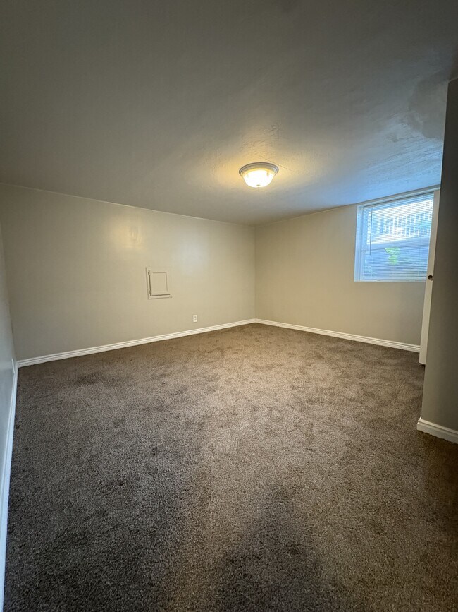 Building Photo - 2395 Bernadine Dr