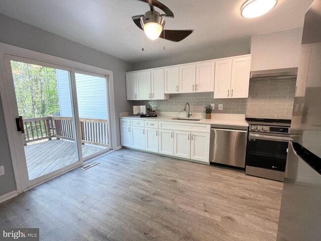 Building Photo - 1928 Rainbow Ct