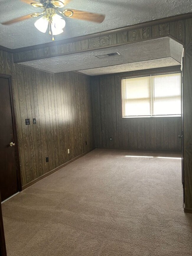 Building Photo - 6 or 18 MONTH LEASE AVAILABLE