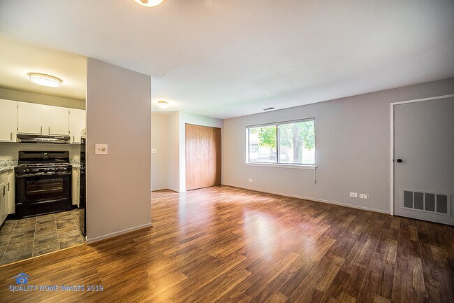 Building Photo - 550 Vine Ave