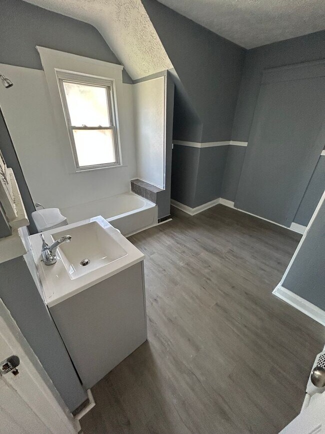 Building Photo - Coming Soon! Section 8 Accepted! Newly Ren...