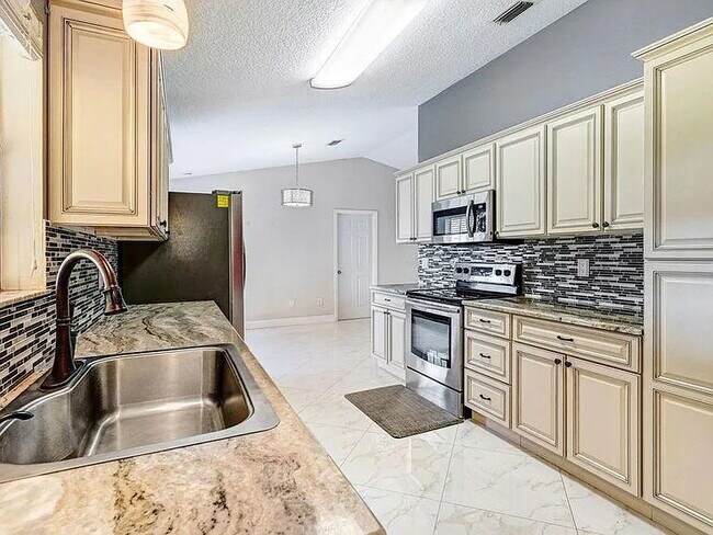 Building Photo - Remodeled Home Near Schools