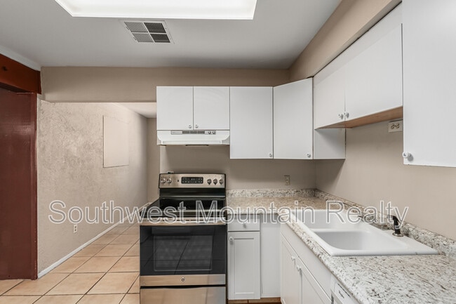 Building Photo - 10546 E Boise St