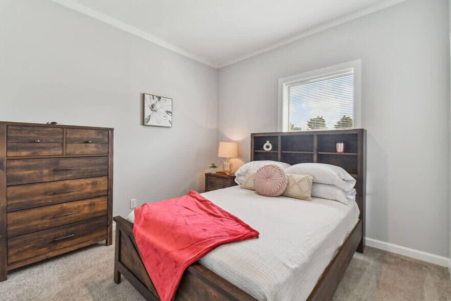 Building Photo - 10030 Sterling Ave