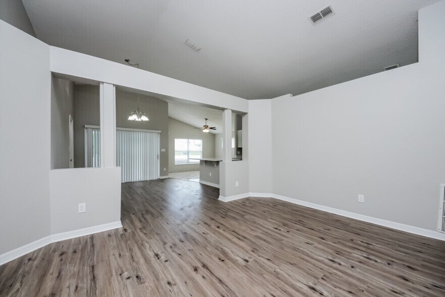 Building Photo - 1340 Sierra Cir