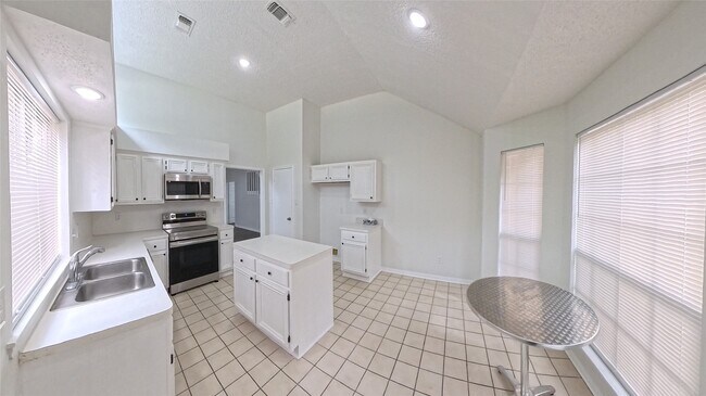 Building Photo - 3 Rain Walk Ct