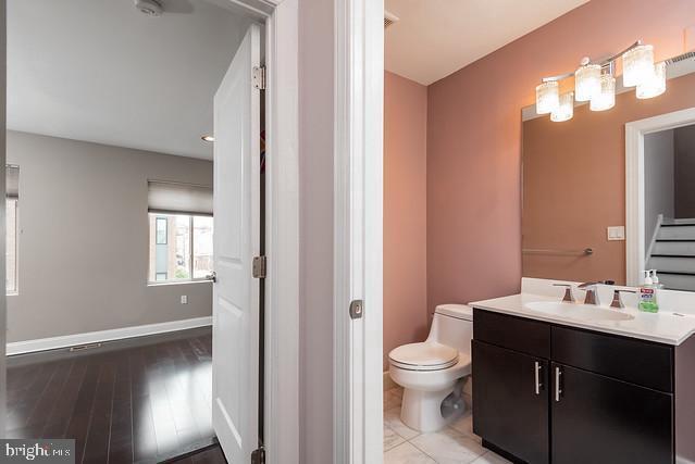 Building Photo - 1357 N Mascher St