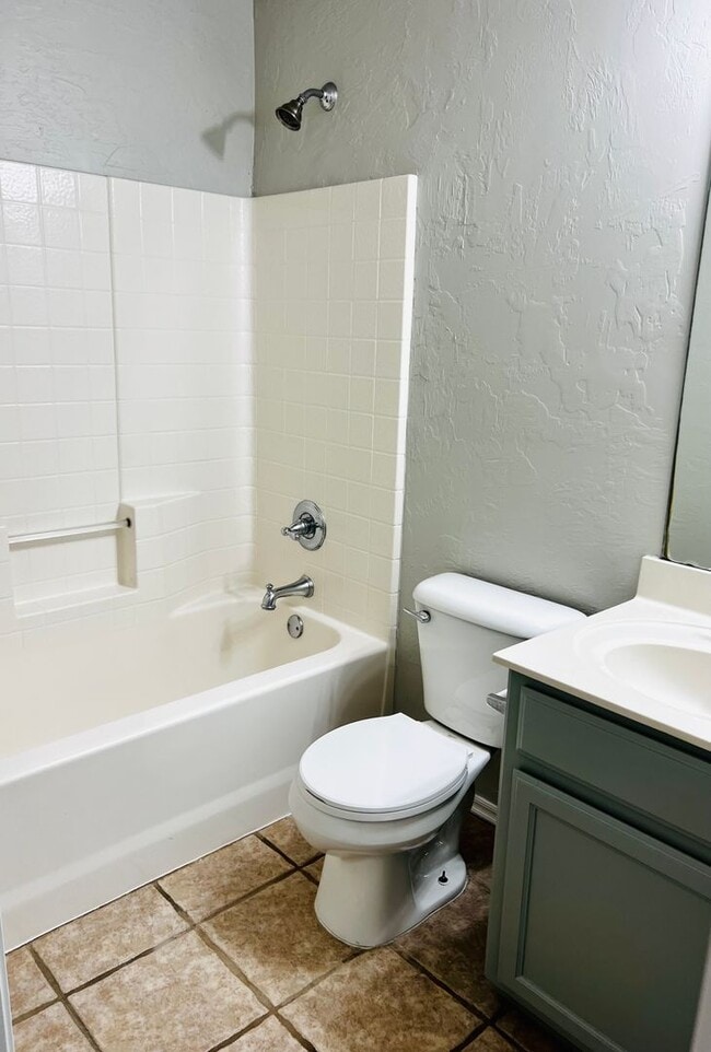 Building Photo - Updated 3BD 2BA Home Located in a Great Norman Neighborhood!!